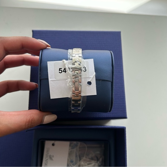 ✨NIB✨Swarovski Crystal Rose Watch - Picture 9 of 13